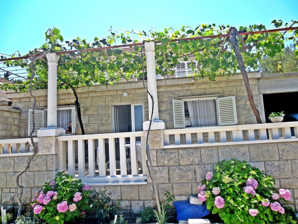 Apartments Toncic Lumbarda Exterior photo