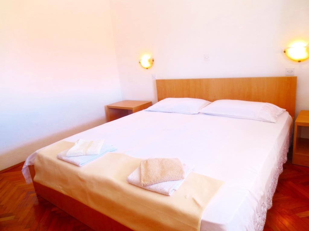 Apartments Toncic Lumbarda Room photo