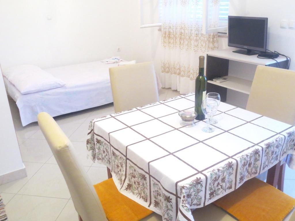 Apartments Toncic Lumbarda Exterior photo