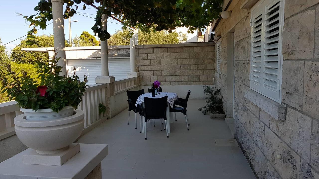 Apartments Toncic Lumbarda Exterior photo